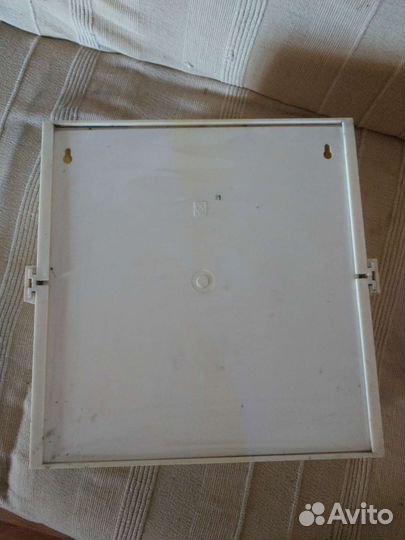 Ящик пластиковый подвесной с полочкой