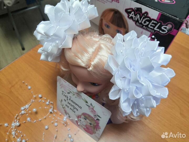 Белые банты для школьницы
