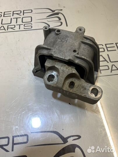 Подушка двигателя правая Volkswagen Passat B6 2.0