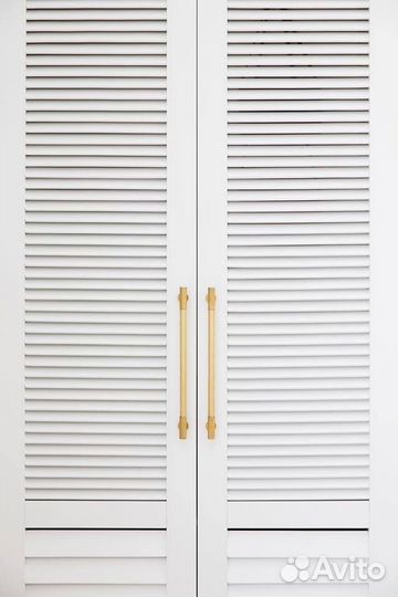 Встроенные шкафы с жалюзийными фасадами