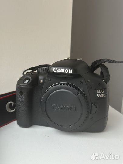 Зеркальный фотоаппарат canon 550d