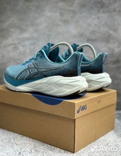 Кроссовки беговые Asics Novablast 4