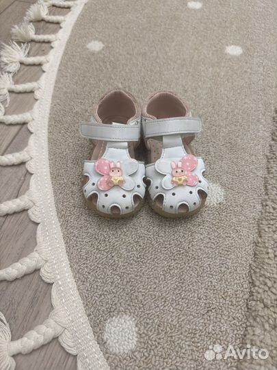 Сандалии на девочку 22-23 размер