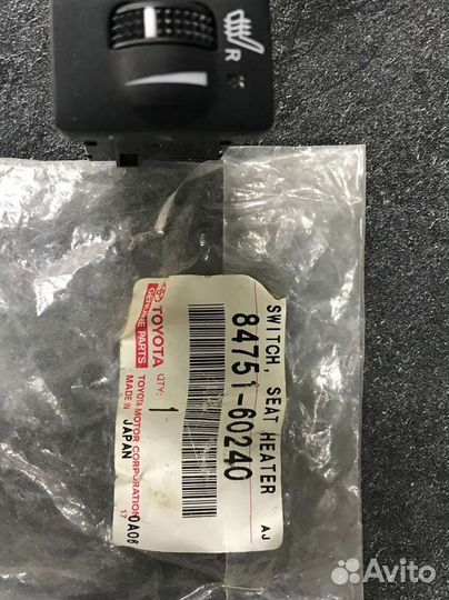 Кнопка обог сидений Toyota Camry V50 84751-60240