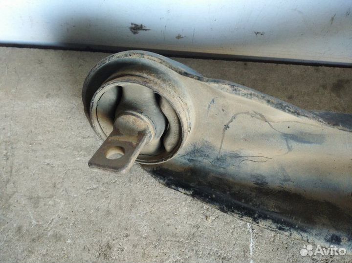 Рычаг продольный задний правый Mitsubishi Lancer