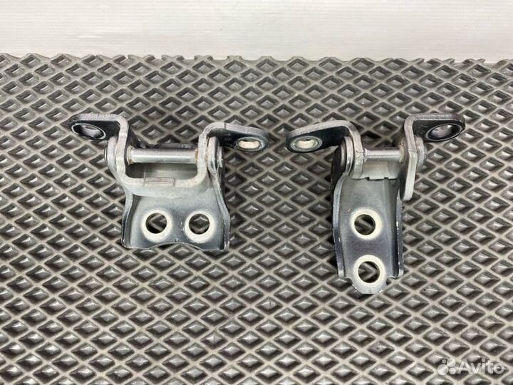Петли двери передние левые Honda Cr-V4 RM