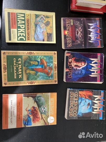 Книги много