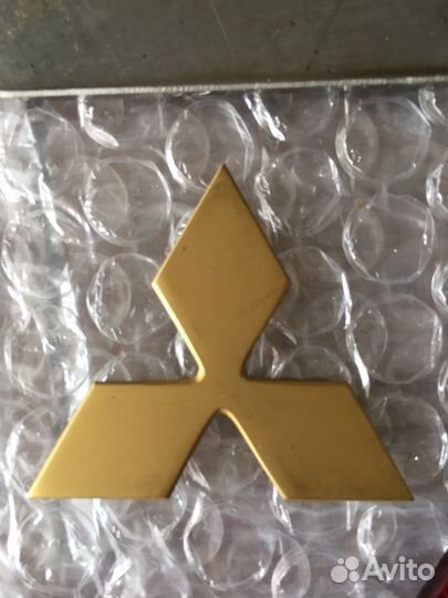 Эмблемы Митсубиси