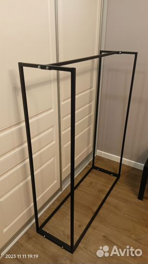 Вешалка для одежды напольная металлическая