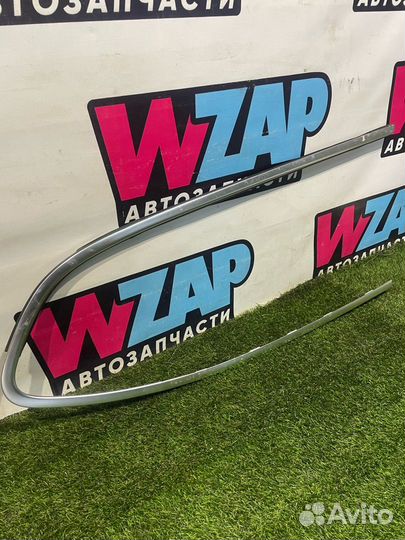 Молдинг стекла двери задней левой Alfa Romeo