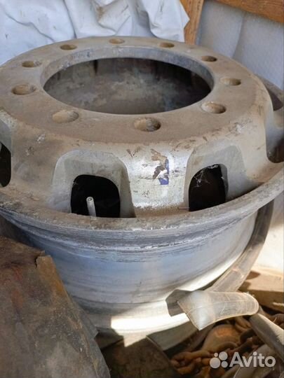 Диски литые 22.5 на тягач