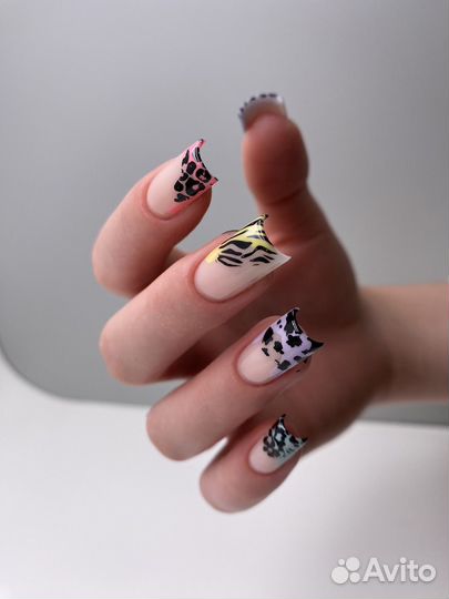 Модель на маникюр