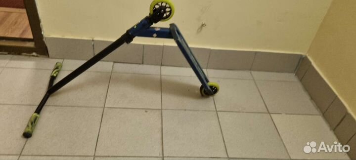 Трюковой самокат tech team duker 202