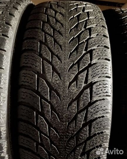Nokian Tyres Hakkapeliitta R3 SUV 215/65 R17