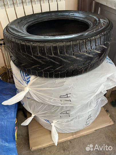 Nokian Tyres Hakkapeliitta R2 SUV 235/65 R17 108R