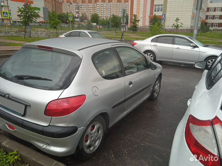 Peugeot 206 1.4 AT, 2000, 200 000 км