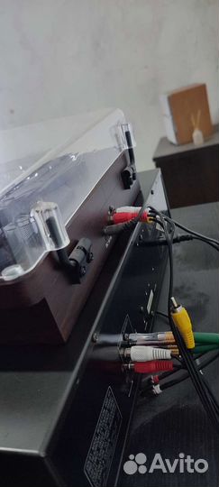 Виниловый проигрыватель стерео