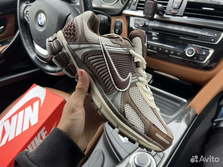 Кроссовки Nike Vomero 5