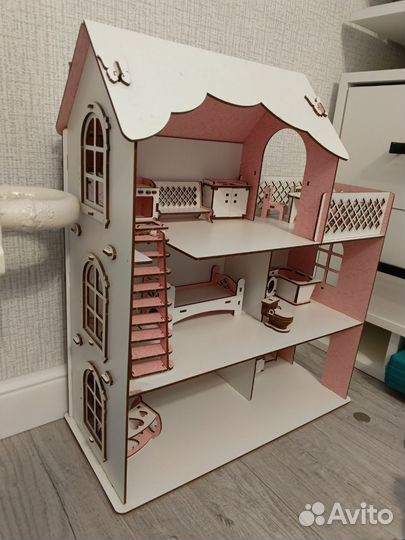 Большой кукольный домик деревянный, с мебелью