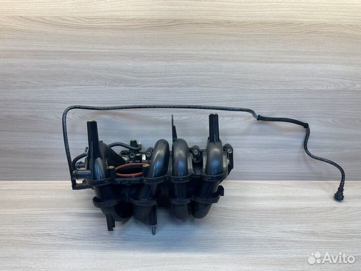 Впускной коллектор Renault Logan