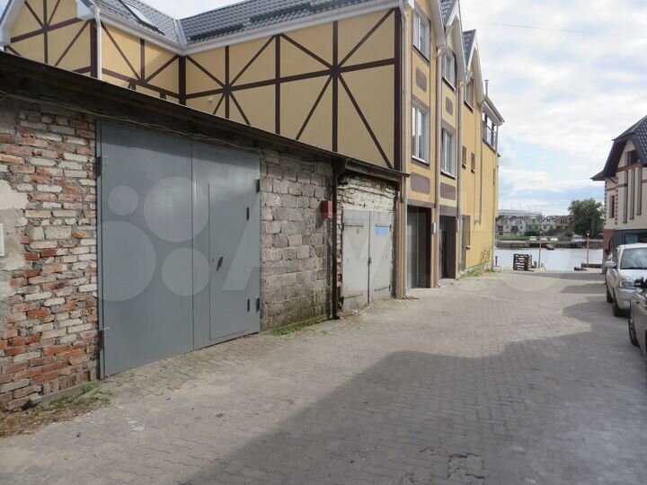 Гараж, > 30 м²