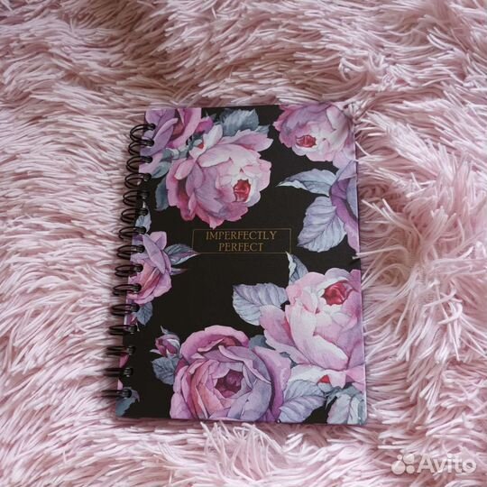 Тетради, блокноты, ежедневники в ассортименте