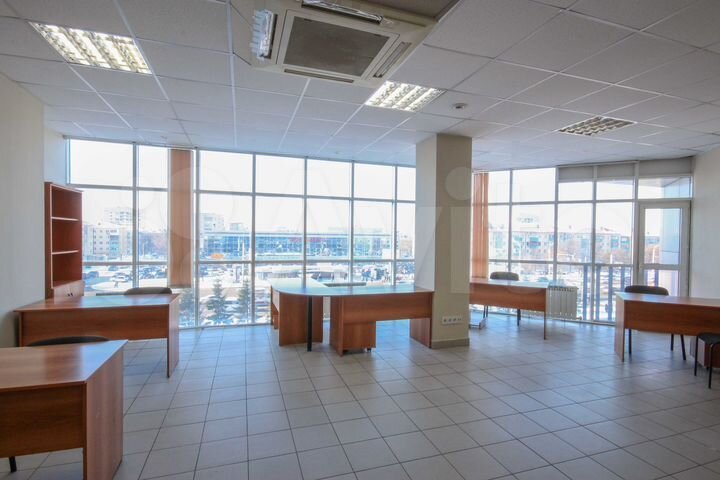 Офис с арендатором, 104 м²