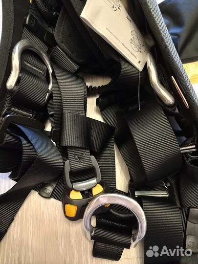 Подвесная Petzl Avao sit и chest air страховочная