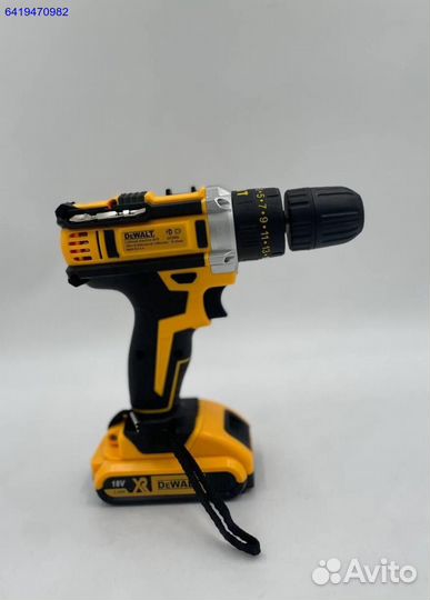 Шуруповерт DeWalt с набором инструментов