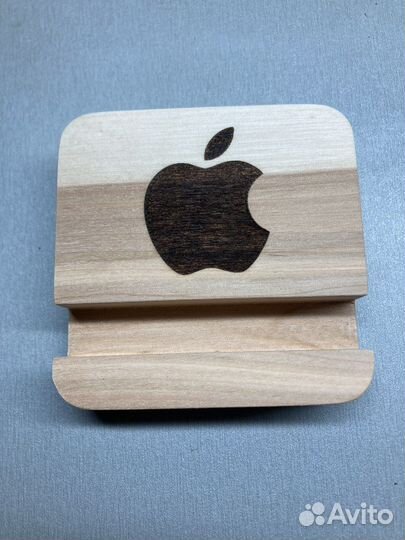 Подставка для телефона из дерева