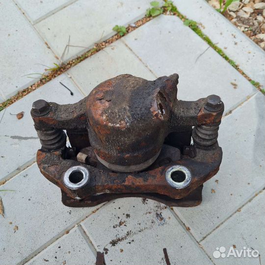 Суппорт передний правый Chery Amulet A15