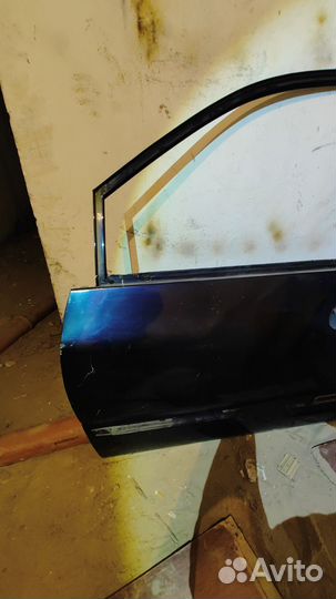 Дверь на dodge caravan