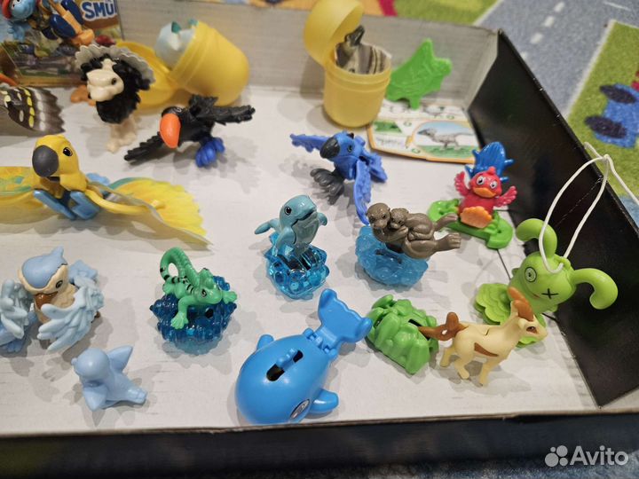 Киндер natoons 18,19,21, 22, смурфик,машинки