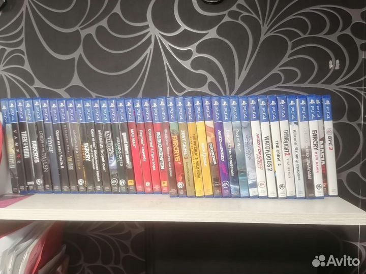 Ps4 pro 1 Tb+ 37 дисков+2джостика