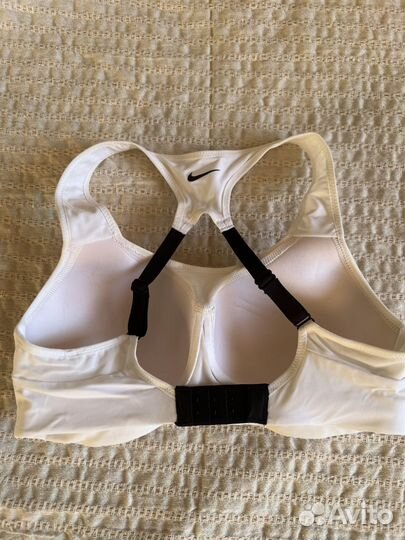 Спортивный топ бра nike