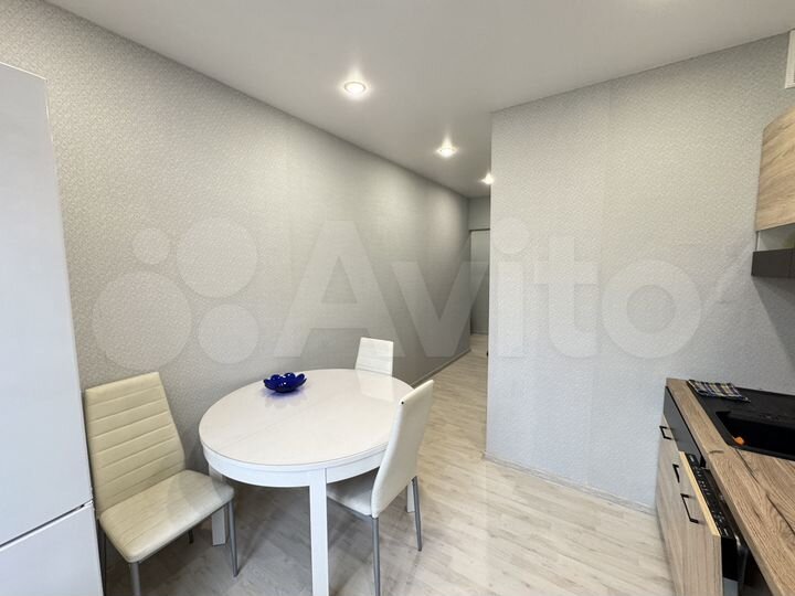 2-к. квартира, 54 м², 3/10 эт.