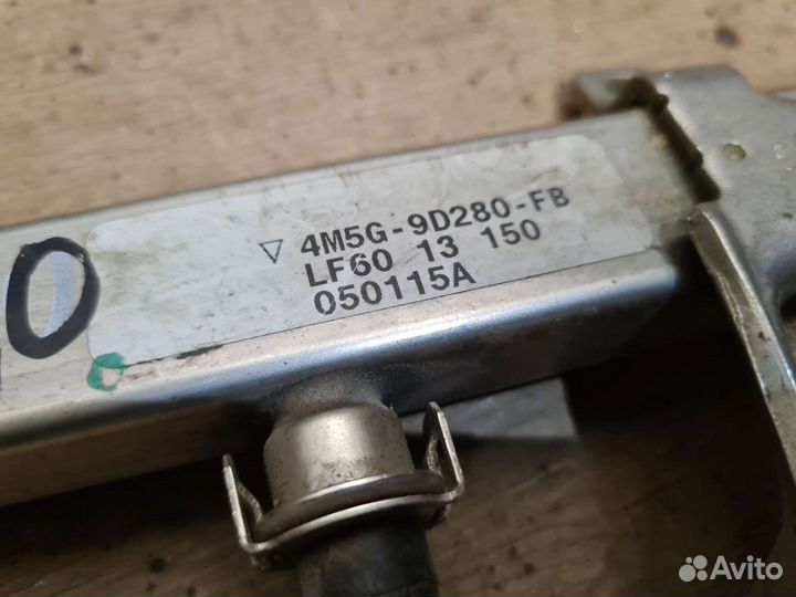 Топливная рампа форсунка Mazda Ford 2.0