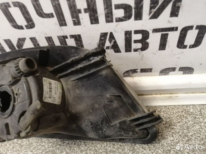 Фара противотуманная правая для Peugeot 308 I