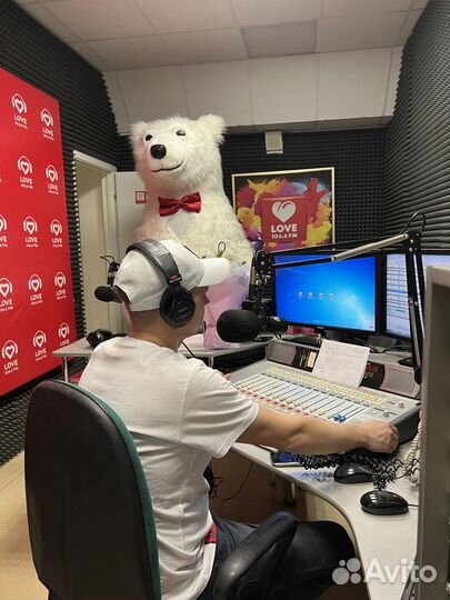 Танцующий Белый Мишка поздравление.Ростовая кукла