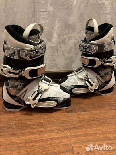 Горнолыжные ботинки atomic