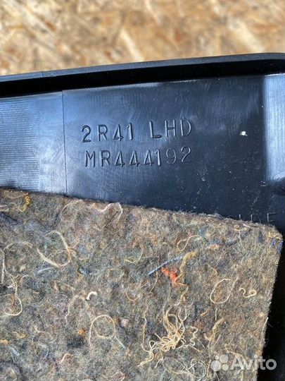 Накладка порога передняя правая Mitsubishi Lancer