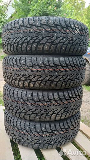 Nokian Tyres Hakkapeliitta 9 SUV 215/65 R16 102