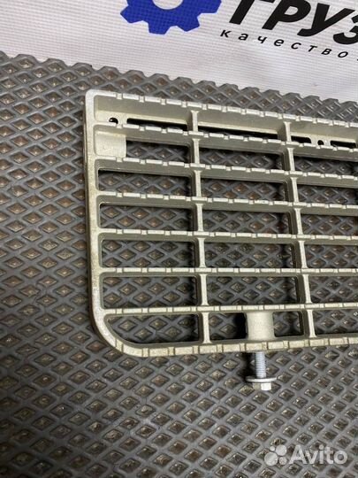 Ступень левая Renault Magnum 7420842485