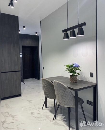 Угловая кухня на заказ с подсветкой