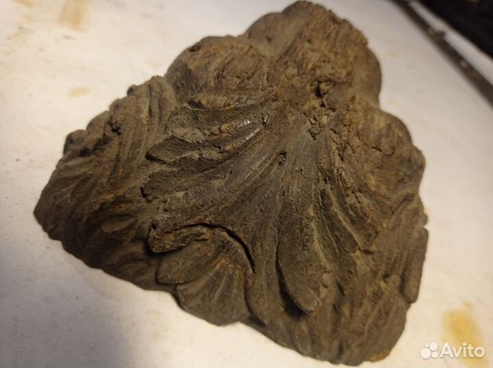 Барельеф, навершие,голова льва