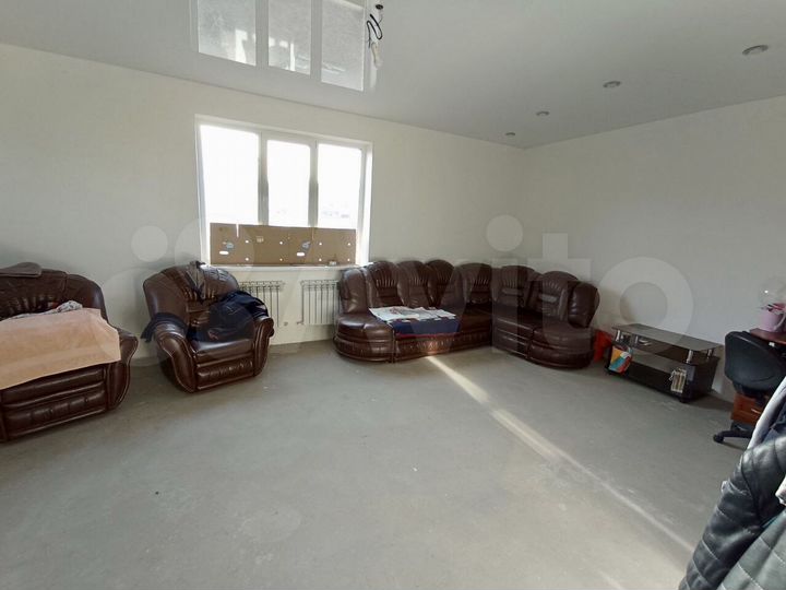 Дом 183,1 м² на участке 4,4 сот.