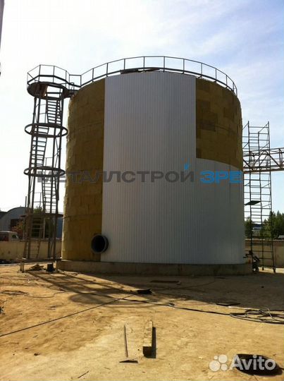 Бак-аккумулятор горячей воды объемом 100 кубов