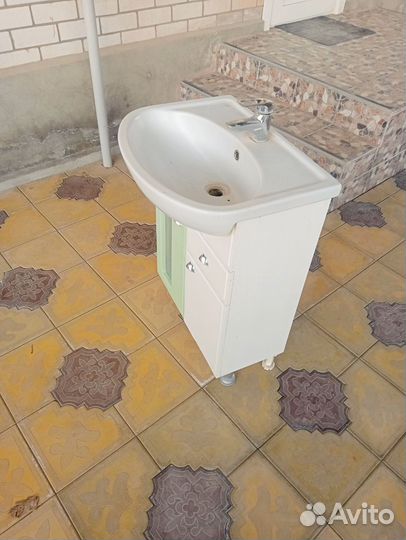 Ванный шкаф с раковиной