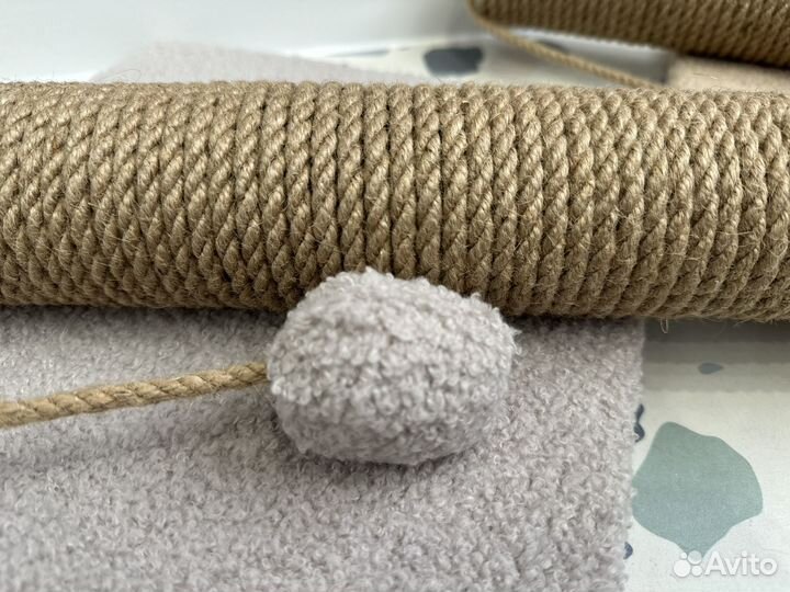 Когтеточка-столбик с игрушкой для кошек