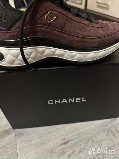 Кроссовки женские